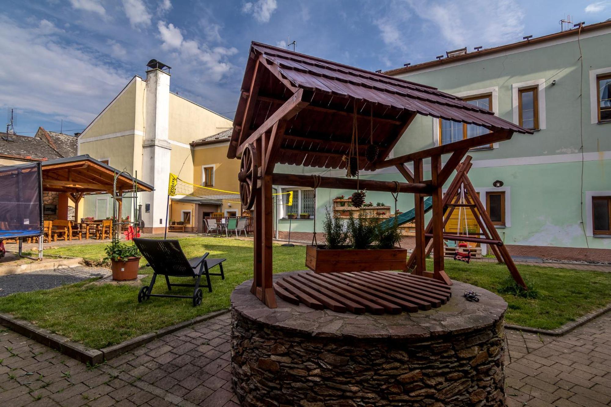 Penzion a restaurace U Vladaře Toužim Esterno foto